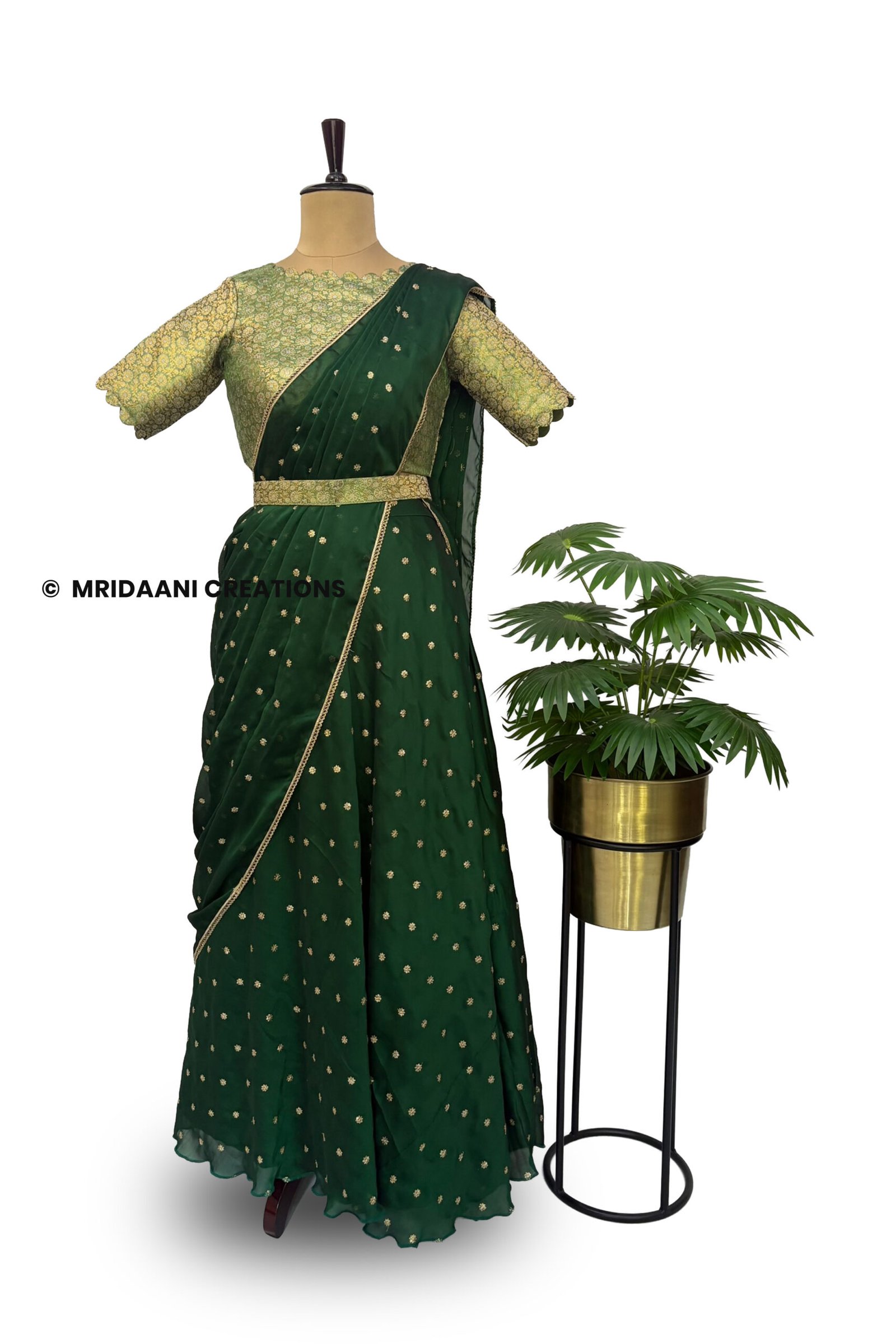 cl10.jpg SITARA – Brocade & Chiffon Embroidered Lehenga Set - Image 1